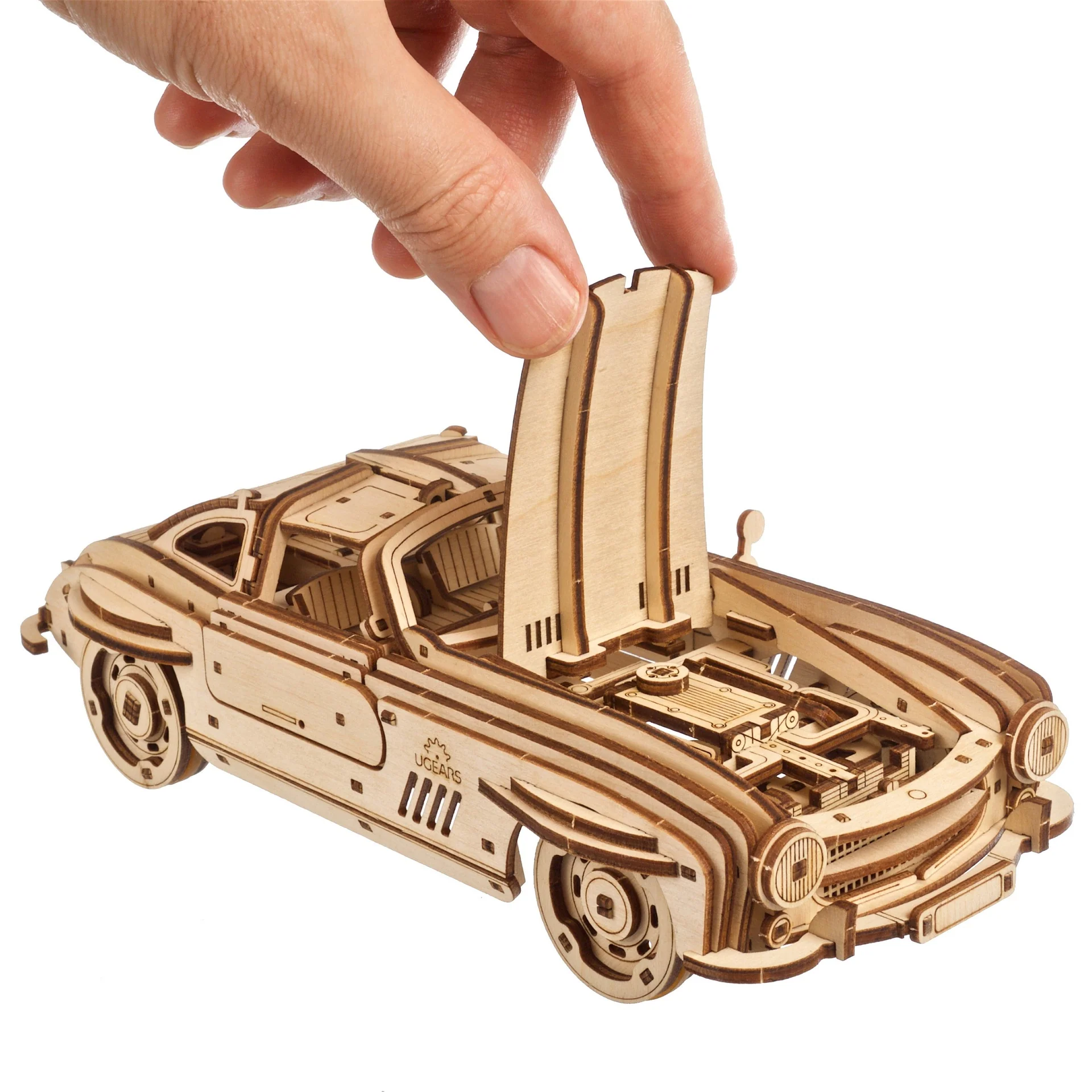 Coupé sport à aileron Ugears - Puzzle 3D mécanique en bois – Image 8