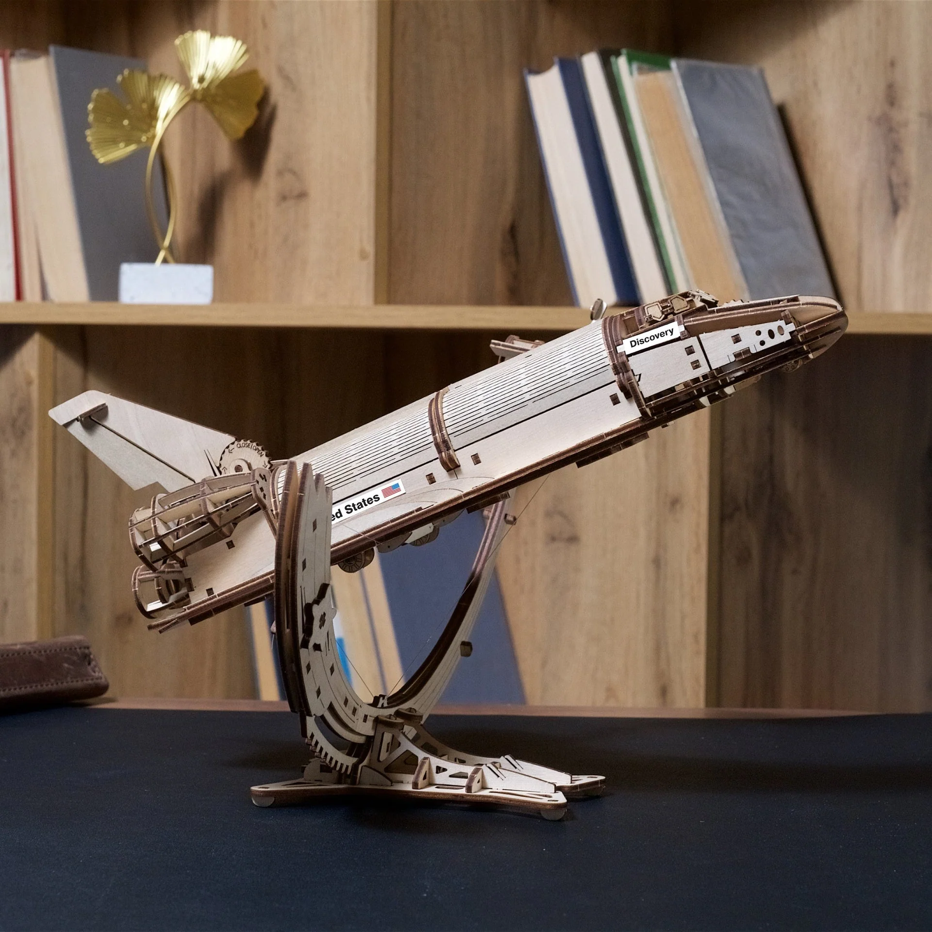 Navette spatiale Discovery de la NASA Ugears - Puzzle 3D mécanique en bois – Image 4